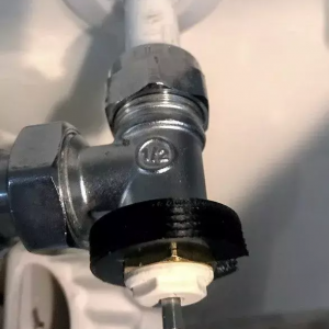 Adattatore per montaggio termostatica M30x1,5 su valvola Caleffi ABS